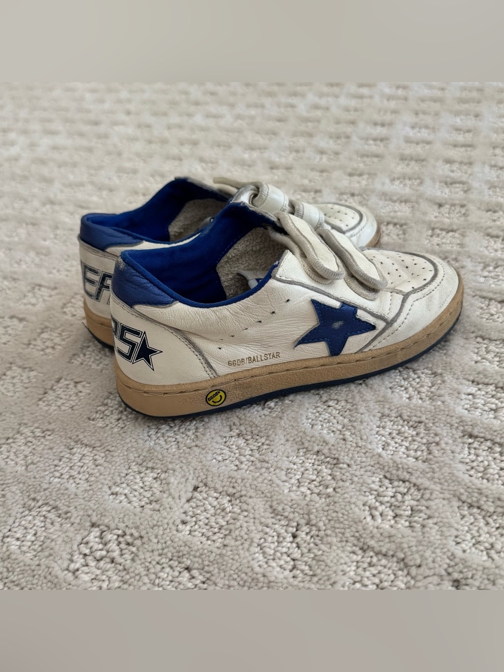 Golden Goose Kids White & Blue Star Velcro Sneaker. 27. - Picture 2 of 5